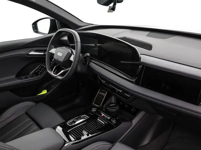 Audi Q6 e-tron S edition 83 kWh 252pk · SOH 98,1% · Panoramadak · 360 Camera · Inklap. Trekhaak · Lu...
