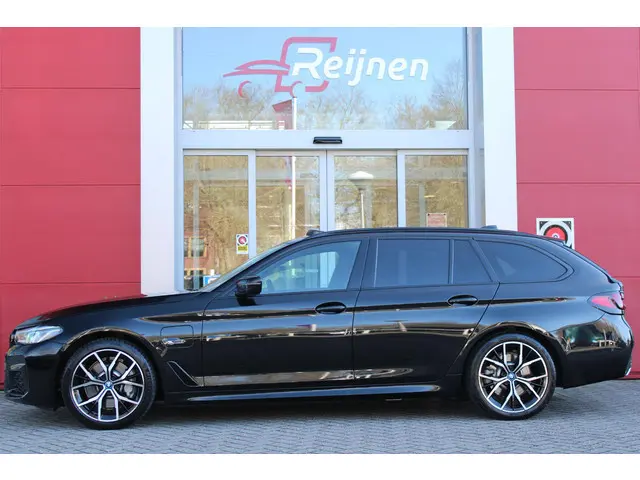 BMW 5-serie Touring 530e 292PK xDrive M-SPORT BUSINESS EDITION PLUS | PANORAMA SCHUIF/KANTEL DAK | H...