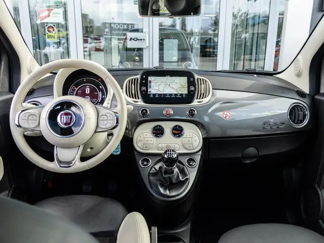 Fiat 500 1.0 Hybrid Dolcevita | Pano dak | Groot navi | Half leder |