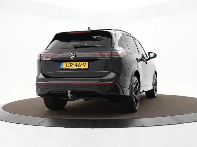 Volkswagen Tiguan 1.5 eHybrid 272pk DSG R-Line Edition · Panoramadak · 360 Camera · Inklap. Trekhaak...