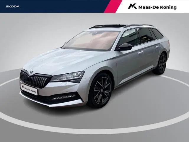 Skoda Superb Combi 1.4TSI 160kW/218PK iV Sportline DSG · Panoramadak · Trekhaak · 360°Camera + Parke...