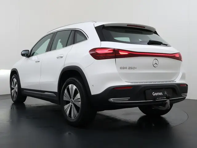 Mercedes-Benz EQA 250+ Business Solution | Trekhaak | LED Koplampen | Adaptieve Grootlichtassistent...