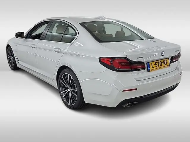 BMW 5-serie 545e xDrive Business Edition Plus 1e-Eig. & Dealer-Onderh. BOVAG-Garantie. NL-Auto.