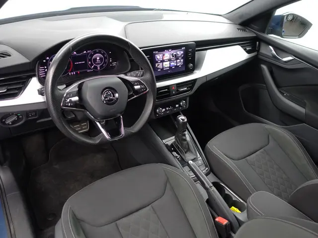 ŠKODA Kamiq 1.5 TSI ACT Business Editon+ Aut- RS Sport Interieur, Panoramadak, CarPlay, Xenon Led, D...