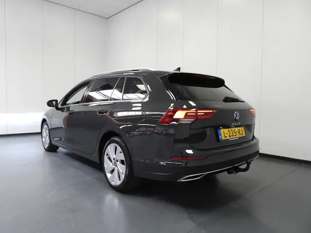 Volkswagen Golf Variant 1.5 TSI Style NAVI/SCHUIFDAK/WINTERPACK/TREKH./17"LMV!