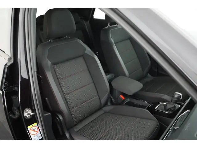 Volkswagen T-Roc 1.5 TSI 150pk DSG Sport Black Style Trekhaak Led Stoelverwarming Virtual Cockpit Na...