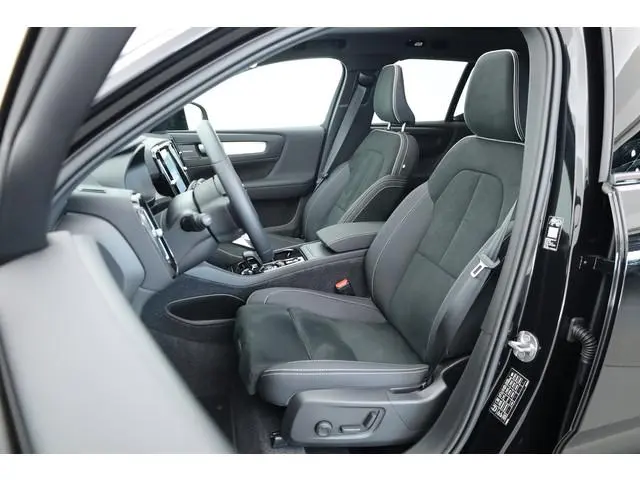 Volvo XC40 2.0 B3 Ultra Black Edition | Rijklaar! | S/K-Dak | Harman/Kardon | Bliss | Stuur-stoel+Vo...