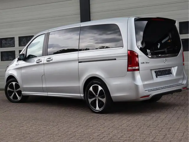 Mercedes-Benz EQV 300 Accu 100 kWh L2 Lang 8 Persoons SoH 95,9% Vol opties - Airmatic - Pano
