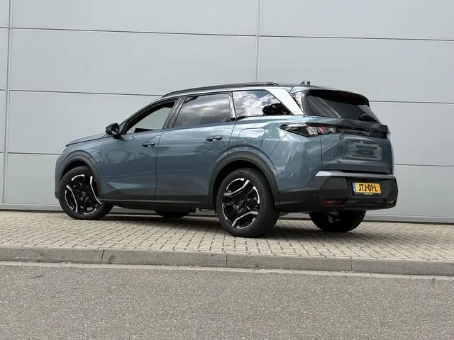 Peugeot e-5008