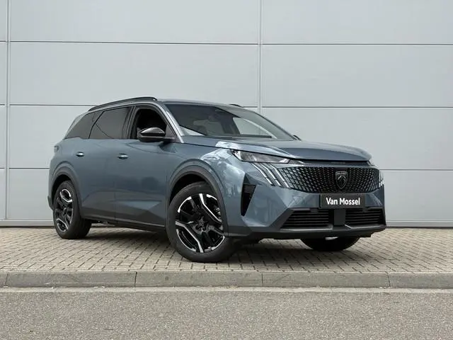 Peugeot e-5008