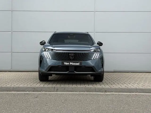 Peugeot e-5008