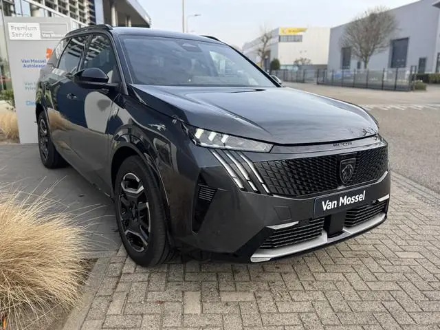 Peugeot e-5008