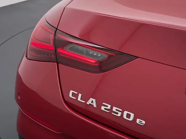 Mercedes-Benz CLA-klasse 250 e AMG line | Pano HUD Memory Keyless