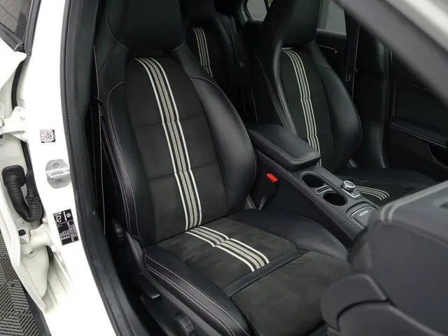 Mercedes-Benz A-klasse 180 AMG White Art Edition Aut- Night Package, Sfeerverlichting, Camera, Keyle...