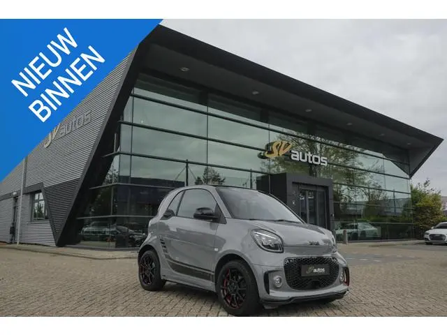 smart fortwo EQ BRABUS 82pk 18 kWh Edition 1 Panoramadak JBL audio Leder *SOH95%* Camera VOL!!! 1e E...