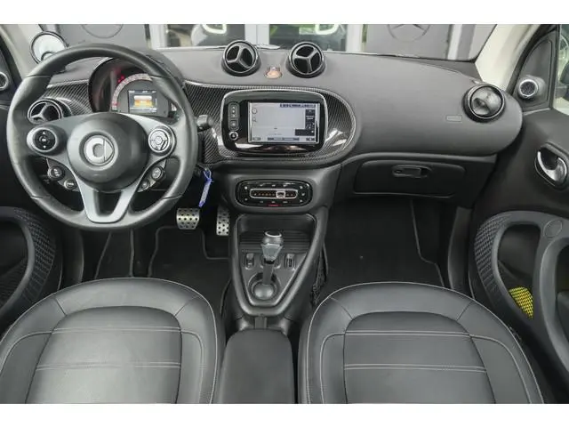 smart fortwo EQ BRABUS 82pk 18 kWh Edition 1 Panoramadak JBL audio Leder *SOH95%* Camera VOL!!! 1e E...