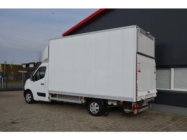 Nissan NV400
