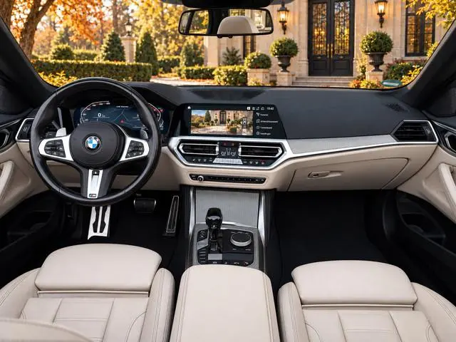 BMW 4-Serie Cabrio M440i xDrive l Trekhaak l Head-Up l Driving Assist Prof l Nekverwarming l Top Vie...