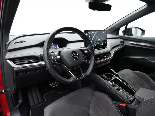 Škoda Enyaq 80 Sportline 204 pk | Trekhaak | Warmtepomp | Achteruitrijcamera | Leder/alcantara | Ada...