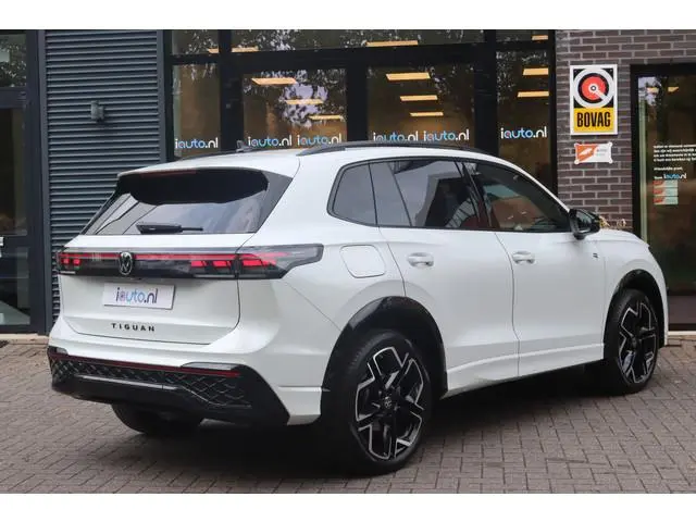 Volkswagen Tiguan 1.5 eHybrid 272pk R-Line Black Style Pano/Leder/IQ.Light HD/360/Headup/HK/Keyless/...