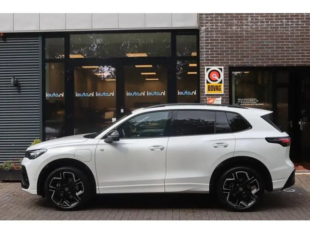 Volkswagen Tiguan 1.5 eHybrid 272pk R-Line Black Style Pano/Leder/IQ.Light HD/360/Headup/HK/Keyless/...