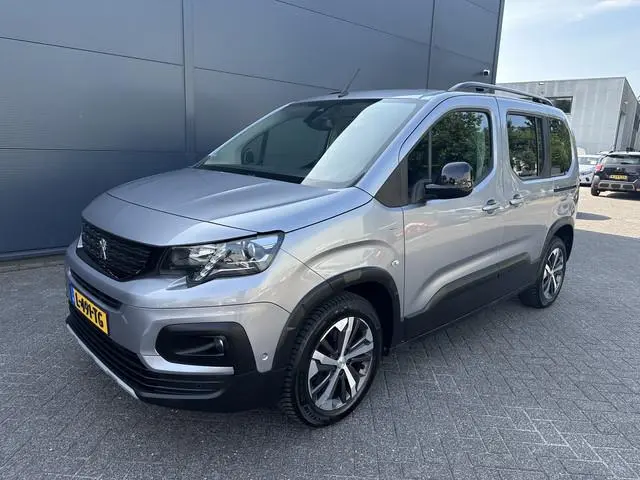 Peugeot Rifter 130pk GT (Automaat - Rolstoel (til) lift - Stoelverwarming - Keyless Entry - Camera -...