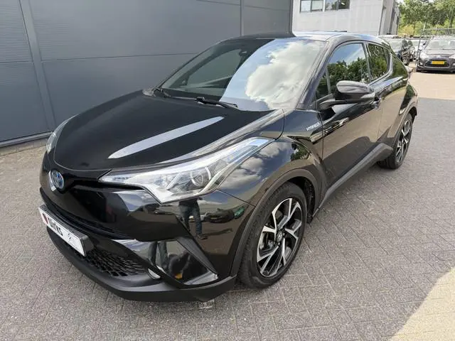 Toyota C-HR 1.8 Hybrid Business Intro (Trekhaak - Camera - Stoelverwarming - Keyless Entry - 18"incl...