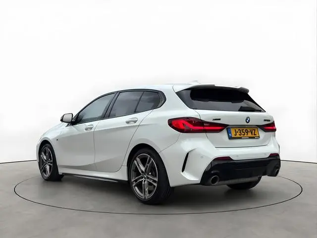 BMW M135I 306PK XDrive High Executive Schaalstoelen Head-UP