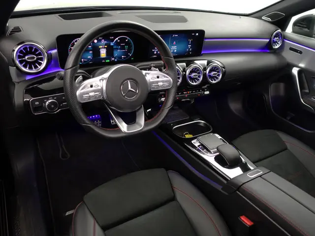 Mercedes-Benz A-klasse 250 e AMG Premium Plus- Burmester Surround, Head Up, 360 Camera, Carplay, And...