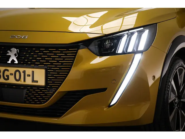 Peugeot e-208