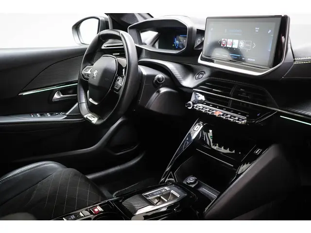 Peugeot e-208 EV GT Pack 50 kWh | STOELVERWARMING | DAB | APPLE | CAMERA