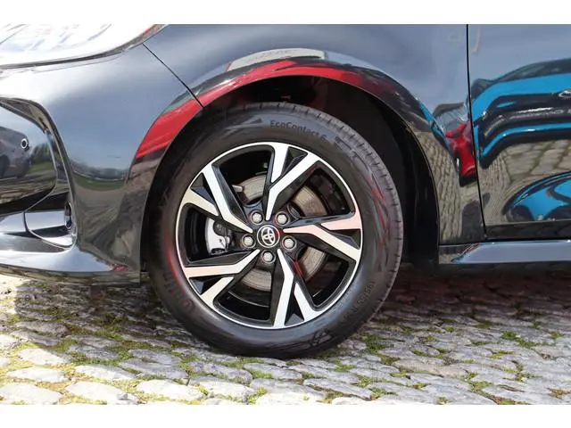 Toyota Yaris 1.5 Hybrid 115 Dynamic, BSM, Stoelverwarming, Stuurverwarming, Parkeersensoren.