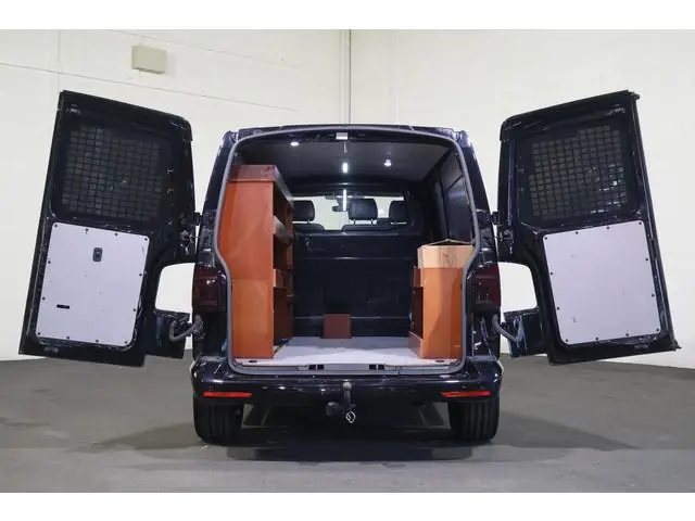 Volkswagen Transporter 2.0 TDI 150pk Bulli Black Edition Leer Led