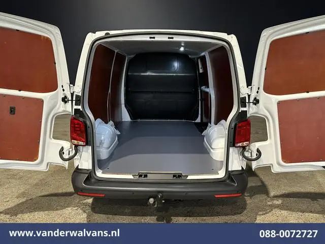 Volkswagen Transporter 2.0 TDI L2H1 Euro6  Airco | Navigatie | Apple Carplay | Android Auto | Trekha...