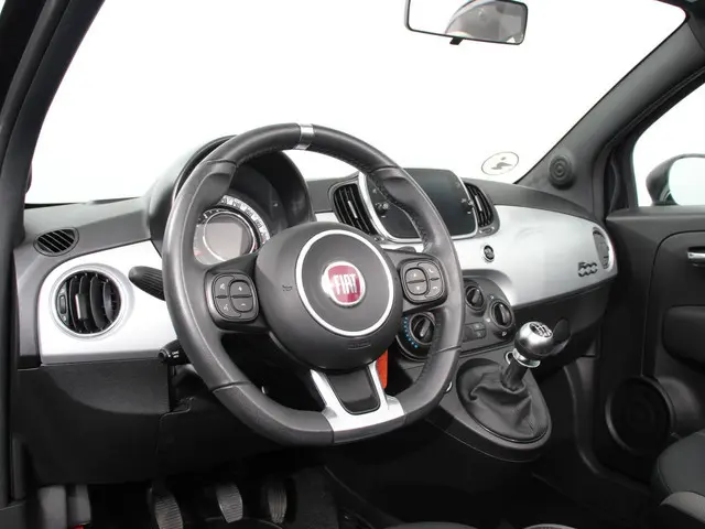 Fiat 500 C 1.0 Hybrid Star Airco Cruise control Navigatie Parkeersensor achter Radio Apple Carplay/...