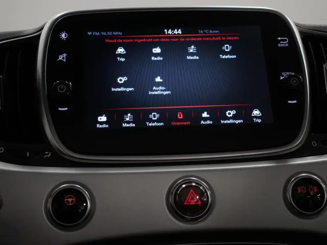 Fiat 500 C 1.0 Hybrid Star Airco Cruise control Navigatie Parkeersensor achter Radio Apple Carplay/...