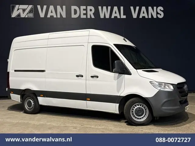 Mercedes-Benz Sprinter 314 CDI 143pk L2H2 Euro6 Airco | Camera | 3500kg Trekhaak | Apple Carplay | C...