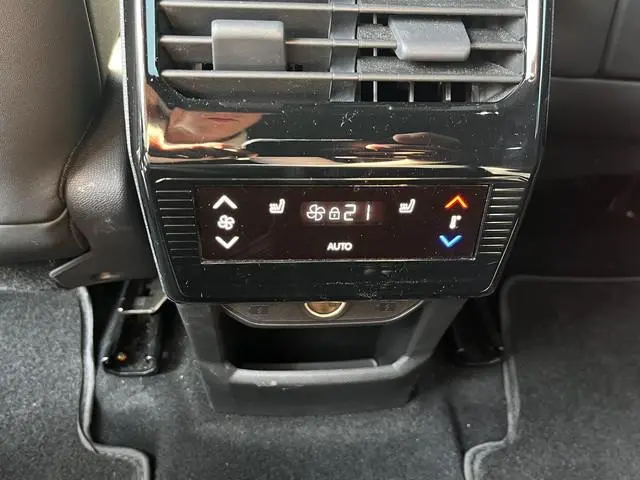 Peugeot e-5008