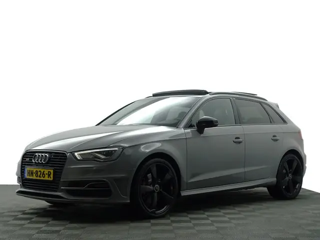 Audi A3 Sportback 1.4 e-tron S Competition Aut- RS Interieur, Panoramadak, Sfeerverlichting, Xenon L...