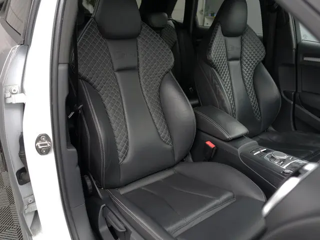 Audi A3 Sportback 1.4 e-tron S Competition Aut- RS Interieur, Panoramadak, Sfeerverlichting, Xenon L...