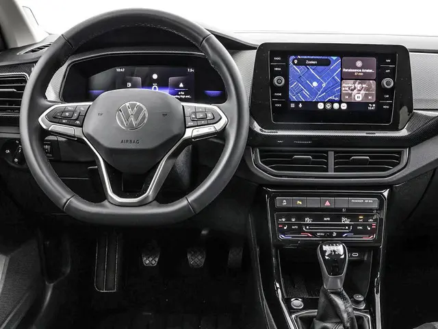 Volkswagen T-Cross Life Edition 1.0 TSI 95 PK 5 versn. Hand · Comfort pakket · Parkeersensoren voor...