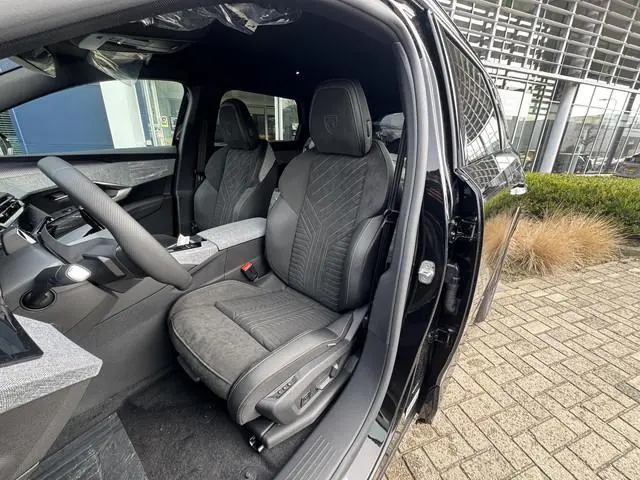 Peugeot e-5008