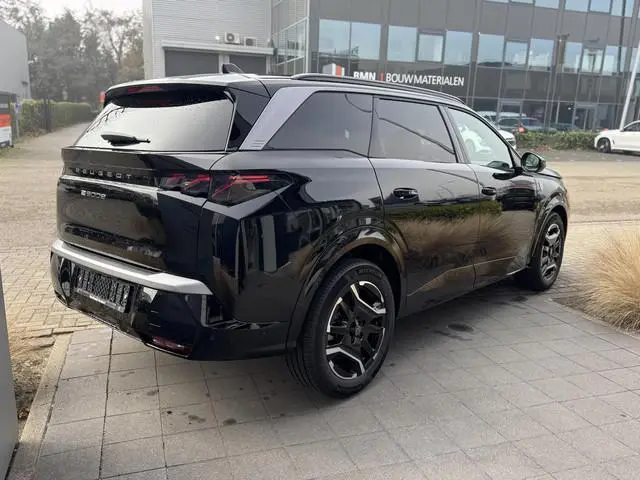 Peugeot e-5008
