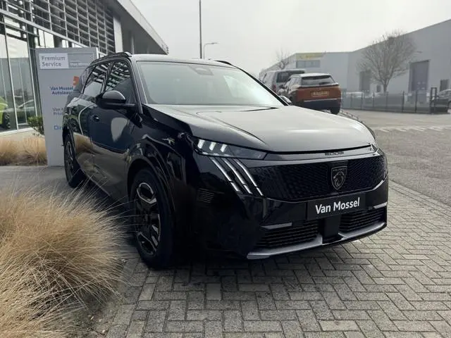 Peugeot e-5008