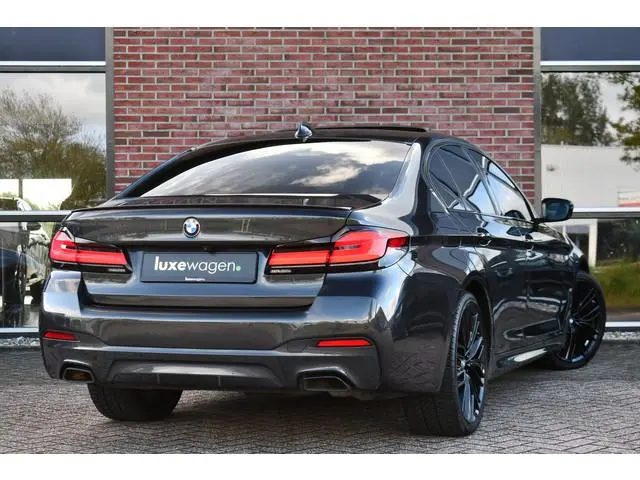 BMW 5-serie 545e xDrive M-Sport Pano Comfseat HUD ACC H/K 360 Laser