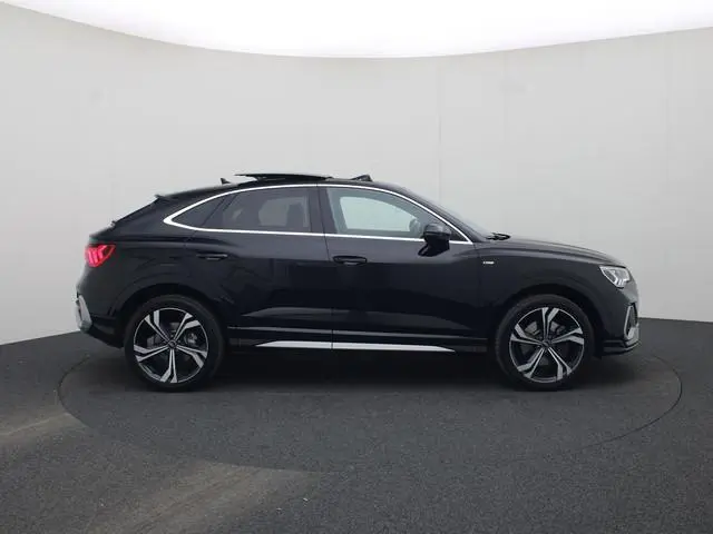Audi Q3 Sportback 45 TFSIe 180kW/245PK S Line · Panoramadak · Trekhaak · Sonos soundsystem · Garanti...