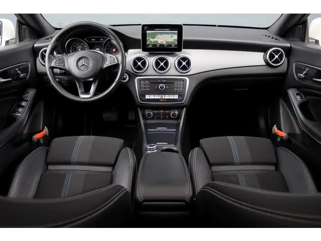 Mercedes-Benz CLA-klasse Shooting Brake 200 Prestige | Panoramadak | Memory | Stoelverwarming | Zitc...