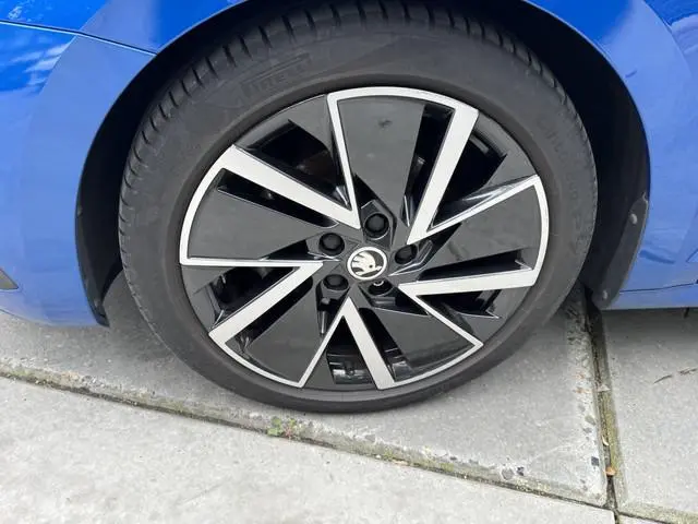 ŠKODA Octavia Combi 1.0 e-TSI 110PK DSG Sport Business LED Climate control Sportstoelen Stuurverwarm...