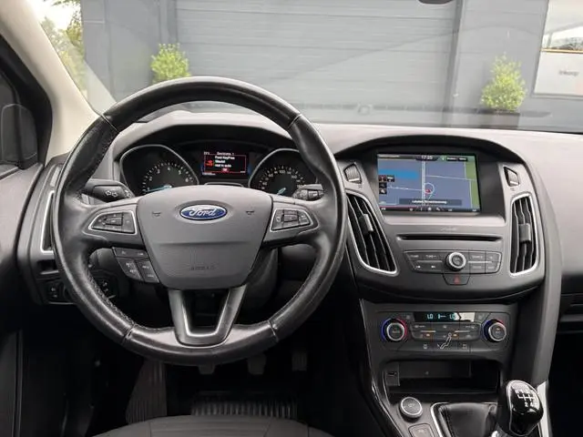 Ford Focus Wagon 1.0 Titanium 2e Eigenaar,Trekhaak,Navi,125pk,PDC V+A,6 Bak,Clima,Cruise,N.A.P,Lm ve...