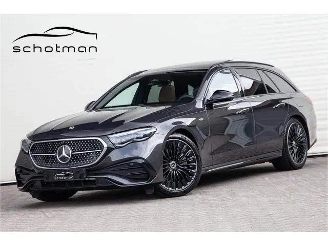 Mercedes-Benz E-klasse Estate 300 e AMG Premium, Hyperscreen, Pano, Nightpakket, Distronic, 20"